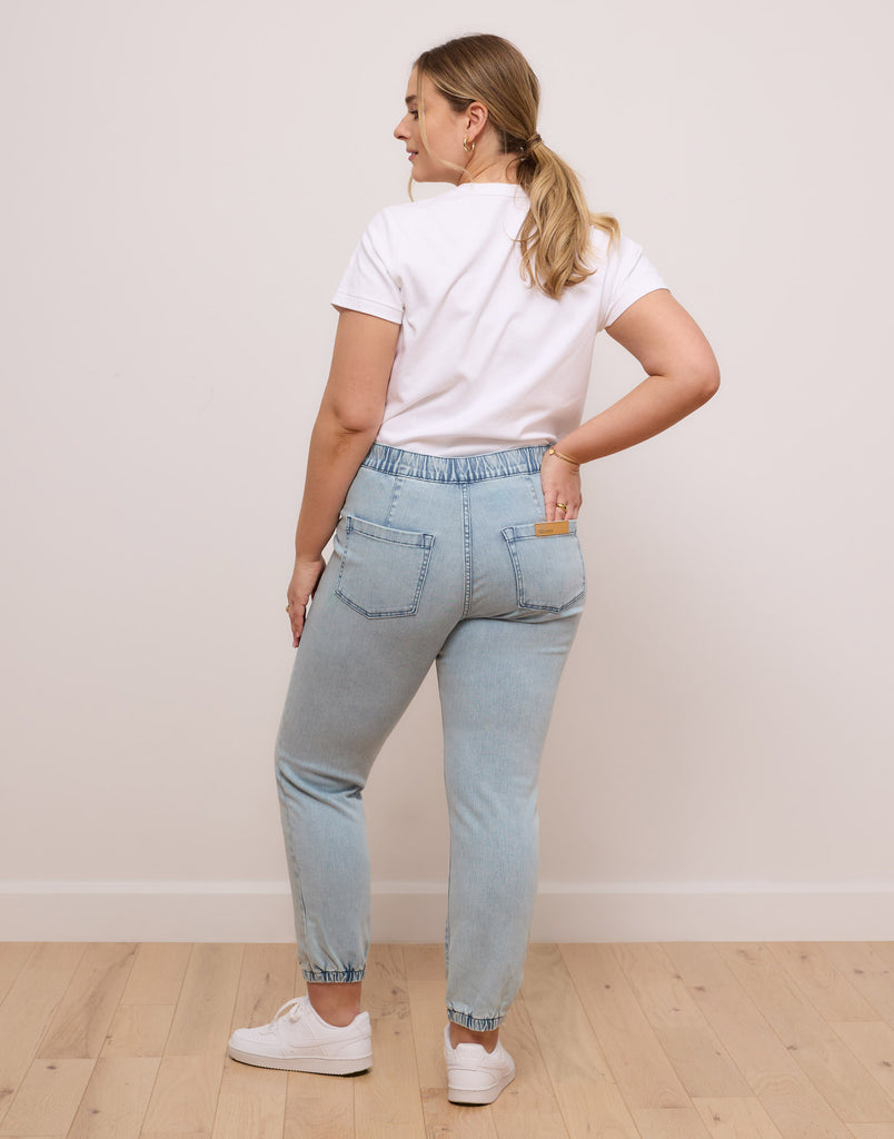MALIA RELAXED JEANS JOGGER / CLOUD BLUE