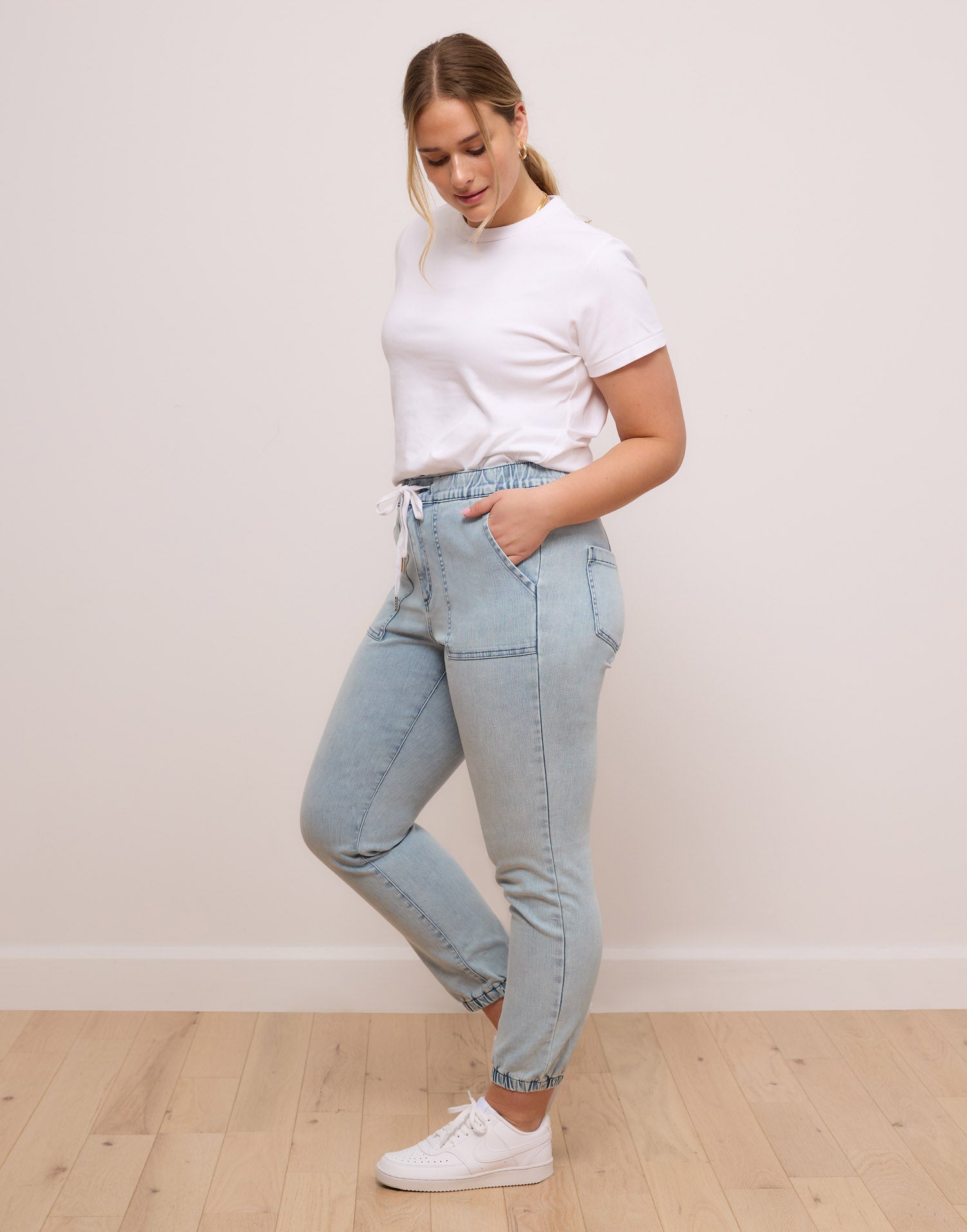 MALIA RELAXED JEANS JOGGER / CLOUD BLUE