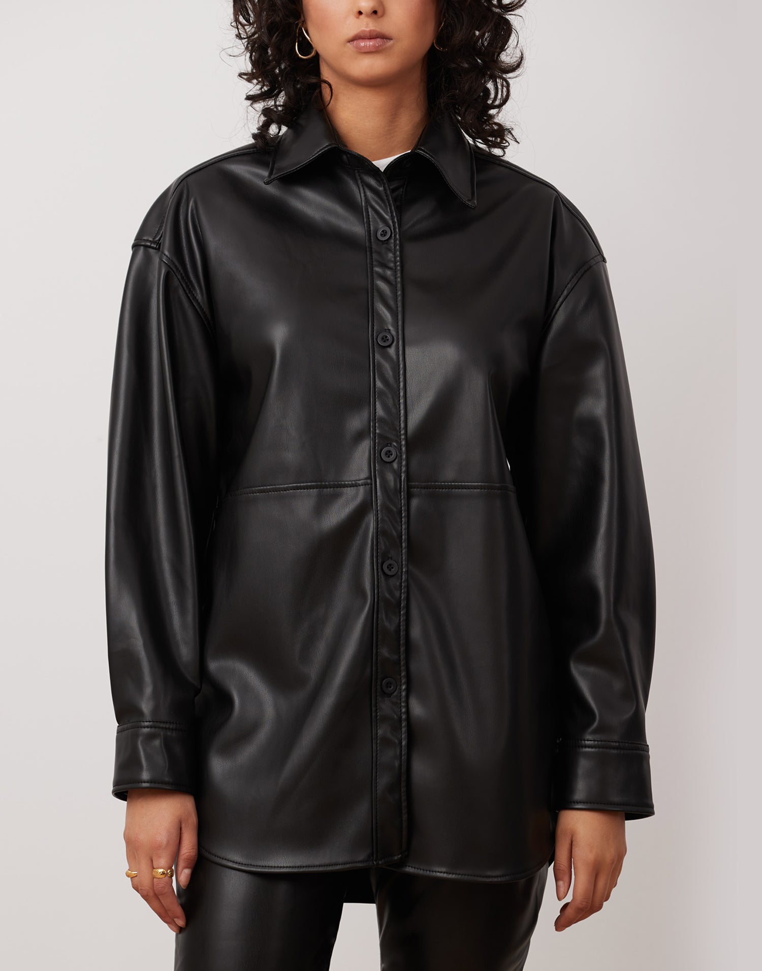 VEGAN LEATHER OVERSHIRT / BLACK