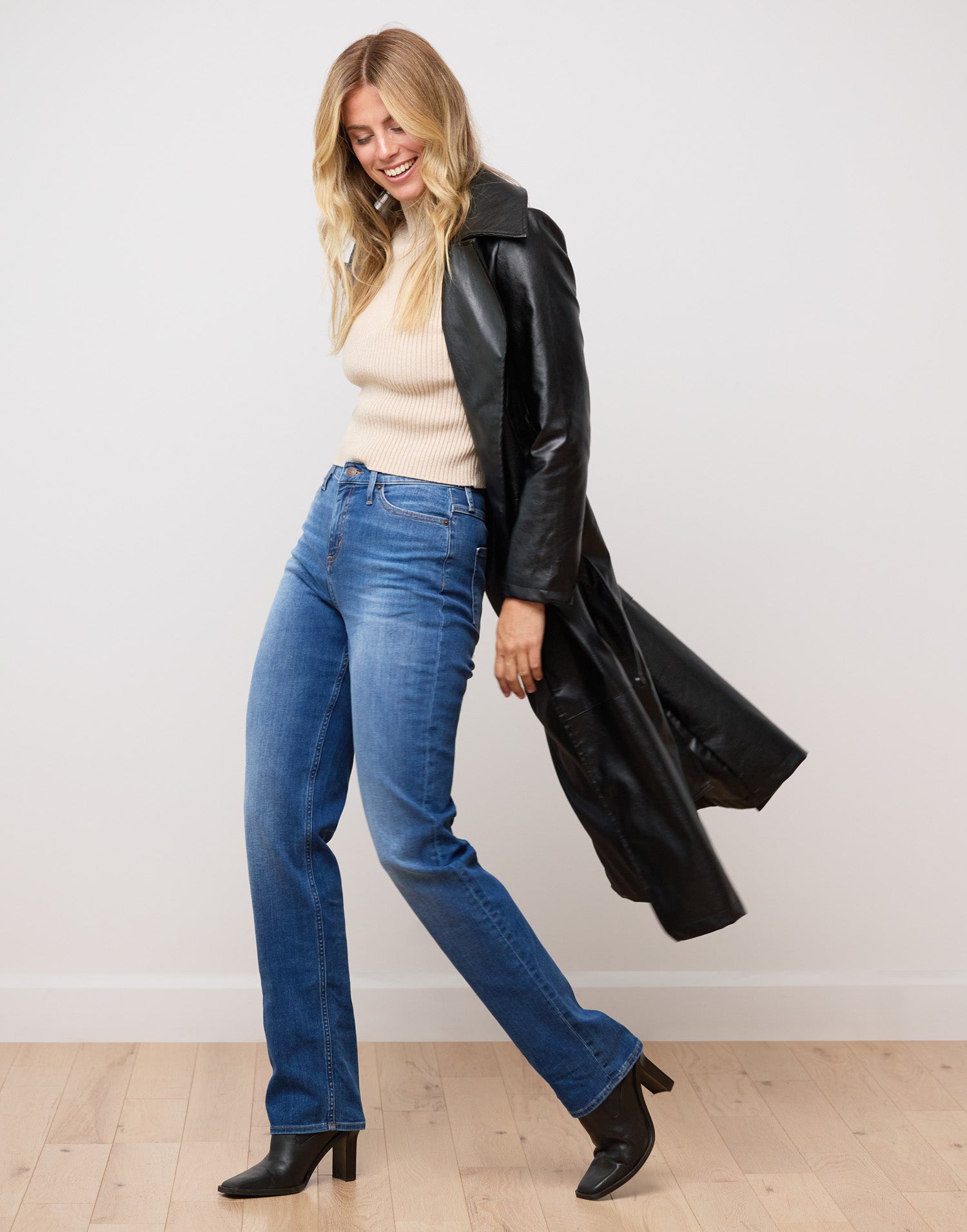 CHLOE STRAIGHT JEANS / EVERYDAY BLUE | Yoga Jeans