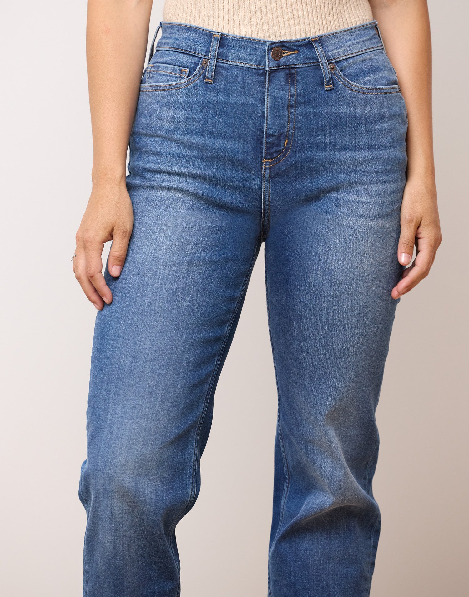 CHLOE STRAIGHT JEANS / EVERYDAY BLUE | Yoga Jeans