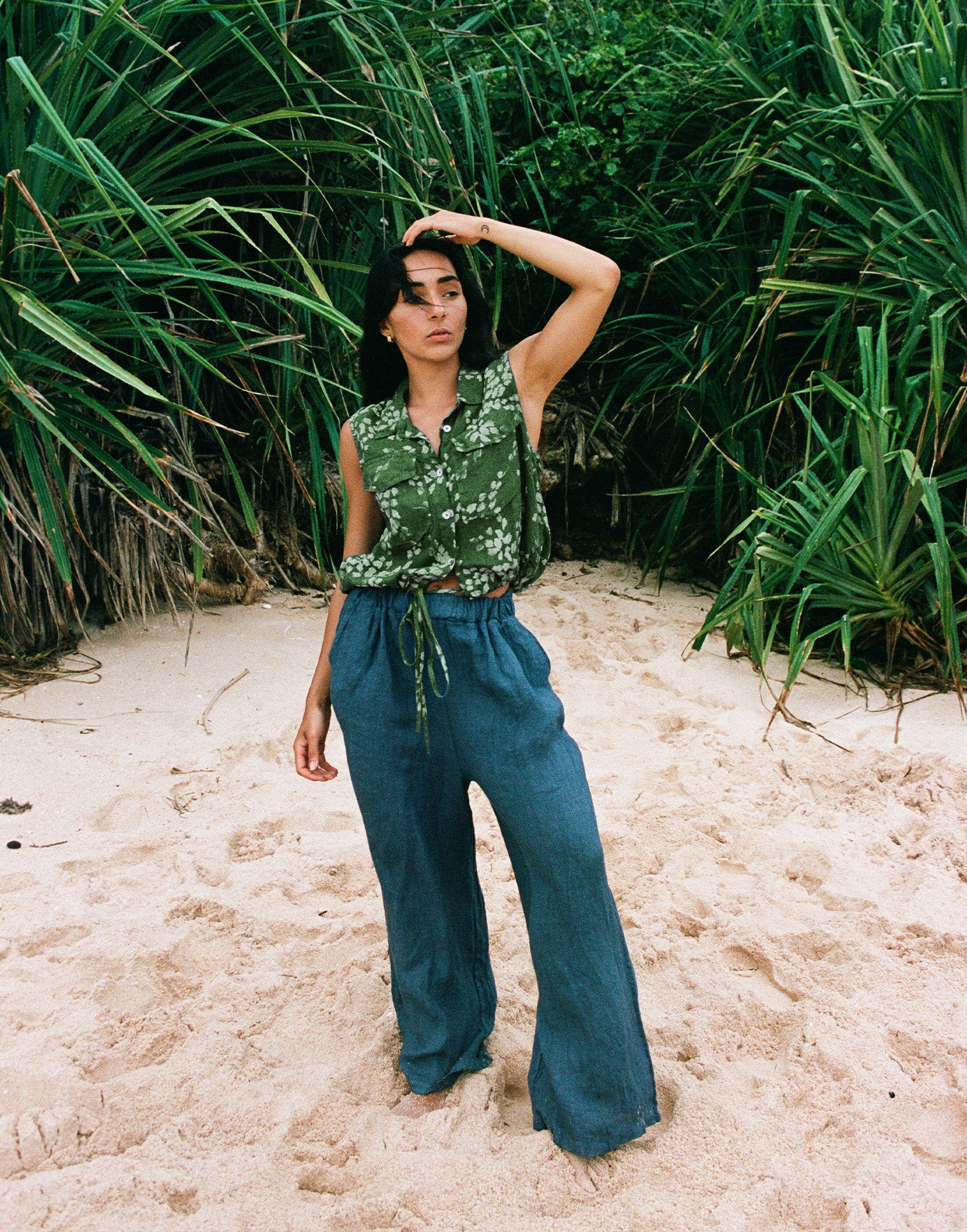 RAIN PRINTED LINEN SLEEVELESS VEST / MOSS