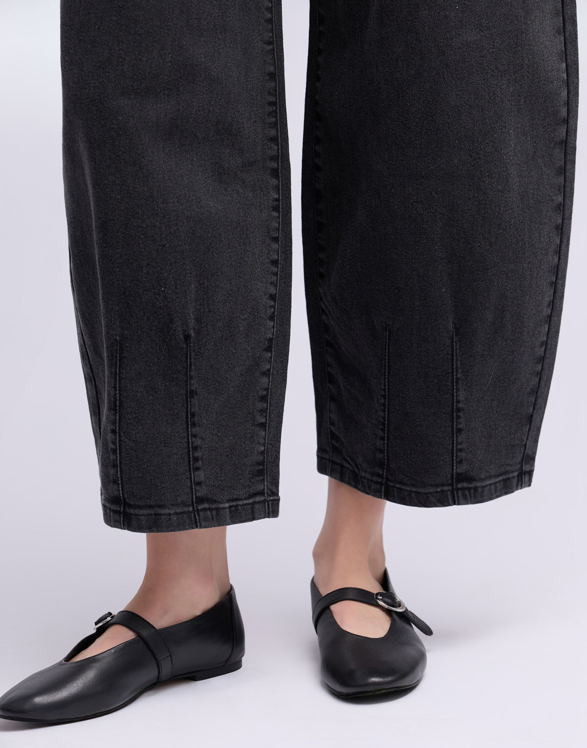 MALIA BARREL JEANS / MEGHAN
