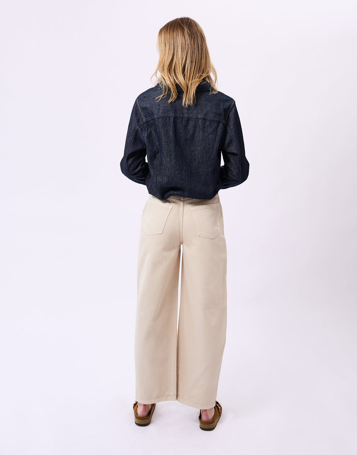 MALIA RELAXED BARREL JEANS / LATTE