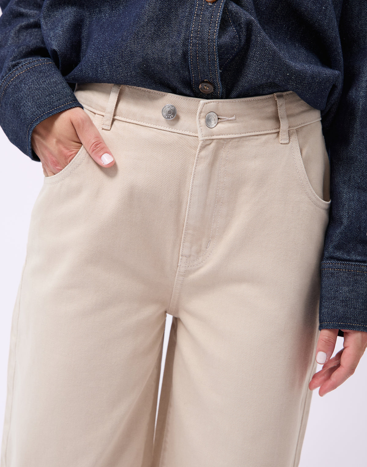 MALIA RELAXED BARREL JEANS / LATTE