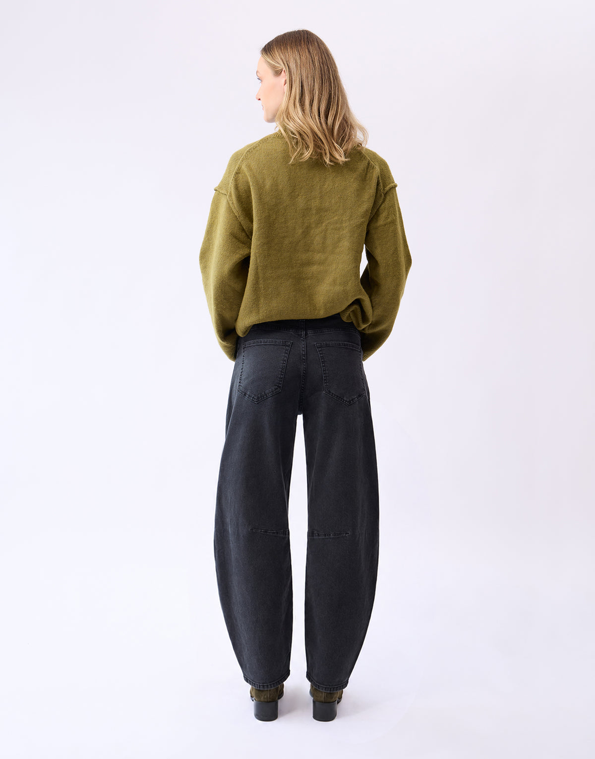 MALIA RELAXED BARREL JEANS / EMBRACE