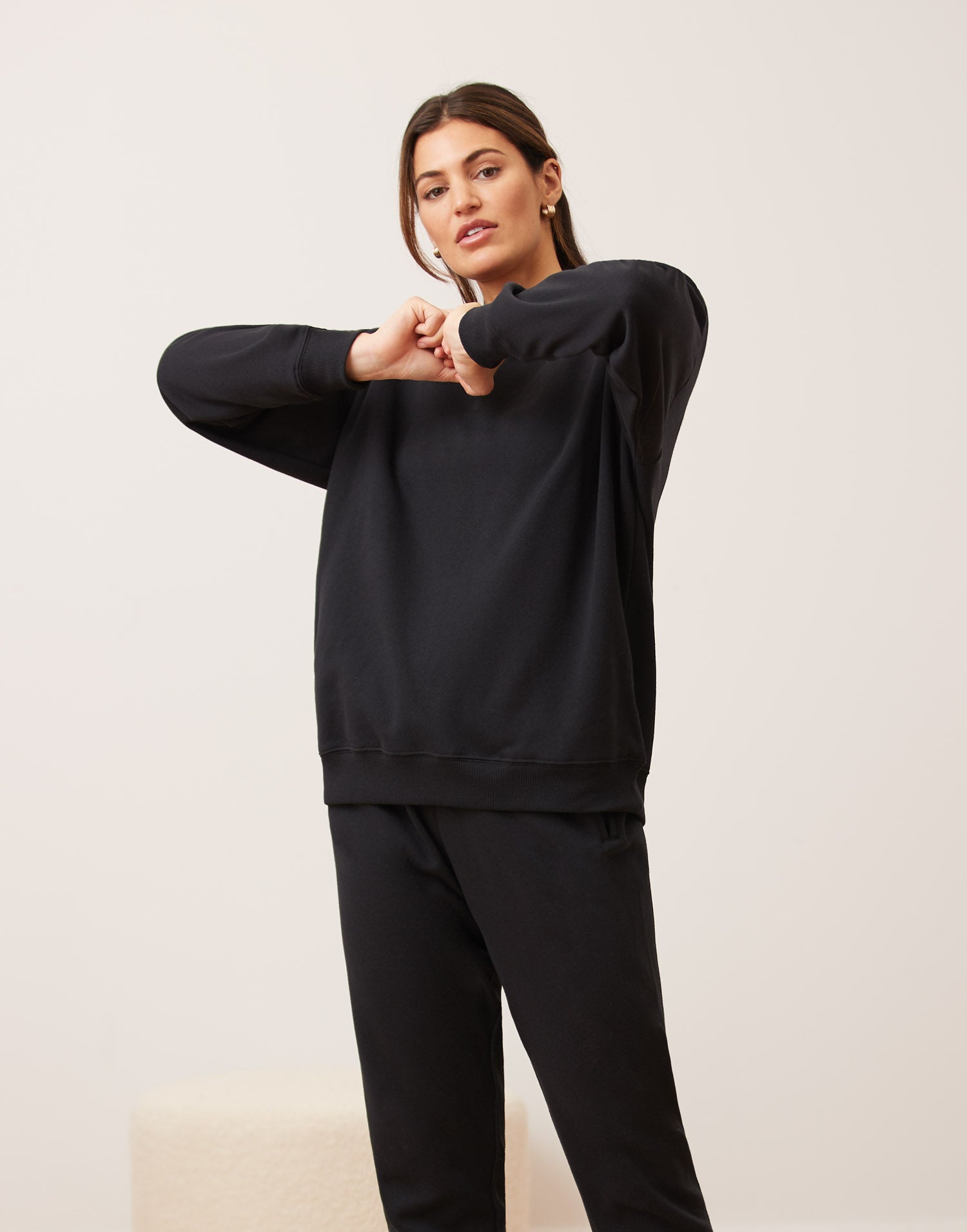 OVERSIZED CREW NECK / BLACK | Yoga Jeans