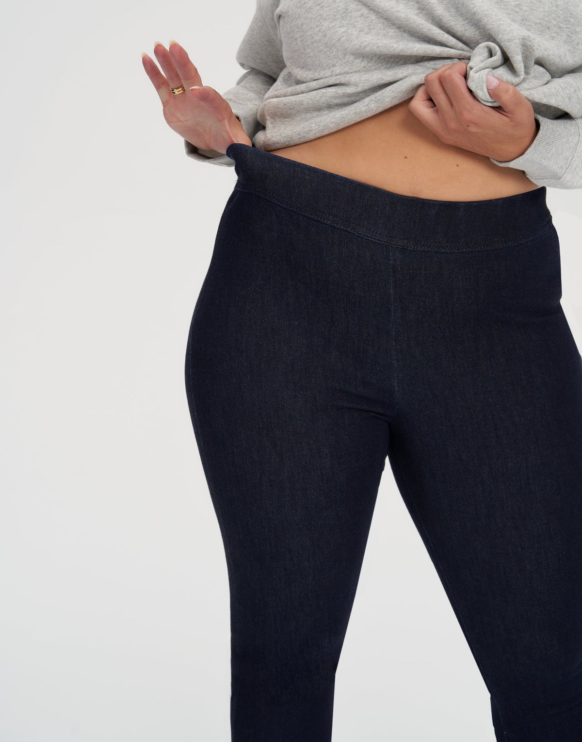 HIGH RISE / RACHEL SKINNY / PRAGUE PULL-ON / 30" INSEAM